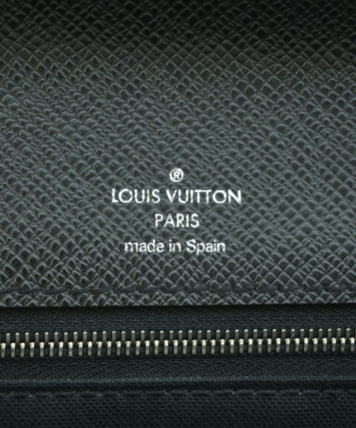 LOUIS VUITTON คลัตช์