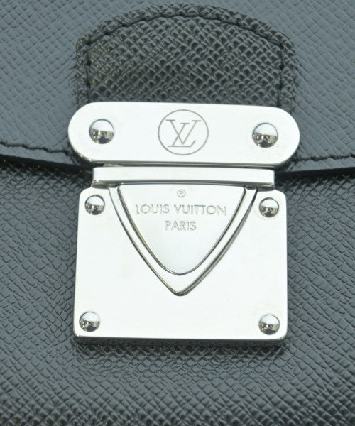 LOUIS VUITTON คลัตช์