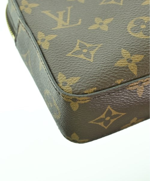 LOUIS VUITTON คลัตช์