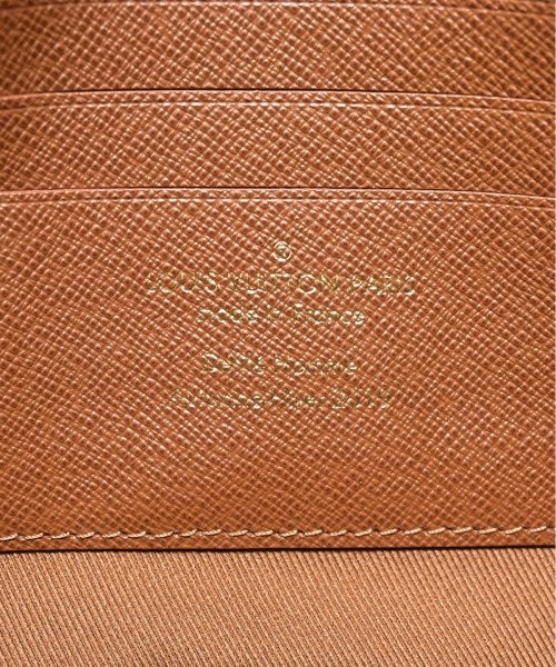 LOUIS VUITTON คลัตช์