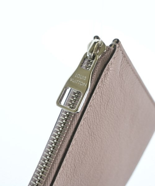 LOUIS VUITTON คลัตช์