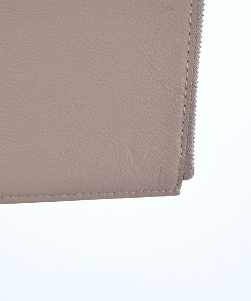 LOUIS VUITTON คลัตช์