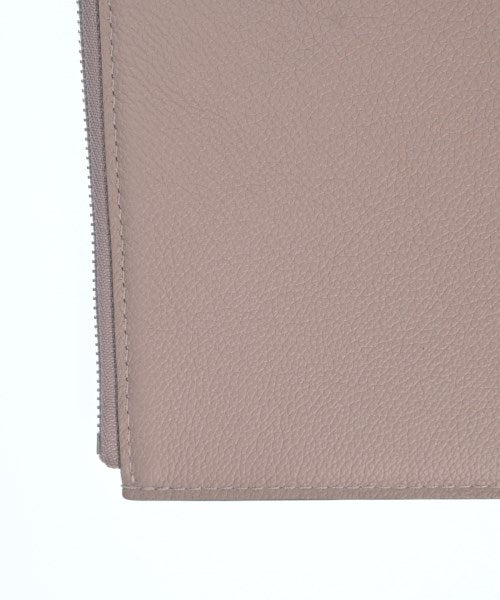 LOUIS VUITTON คลัตช์