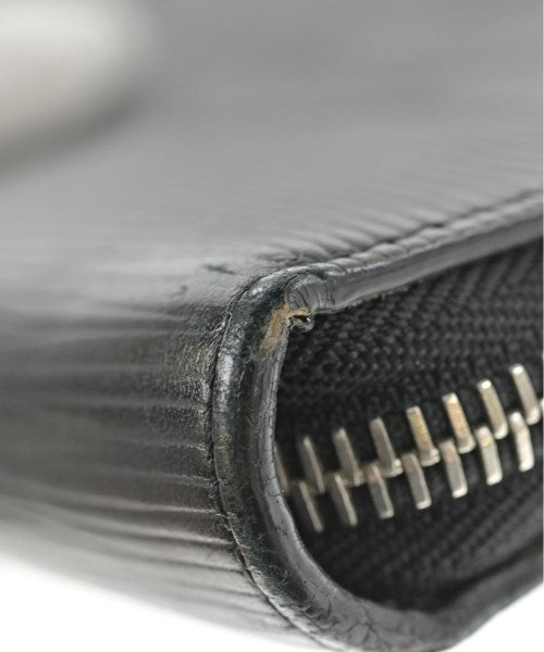 LOUIS VUITTON คลัตช์