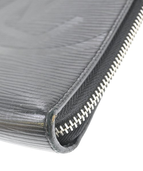 LOUIS VUITTON คลัตช์