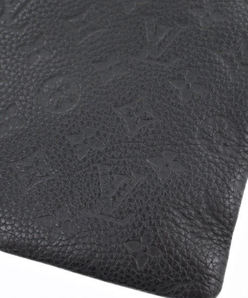 LOUIS VUITTON คลัตช์