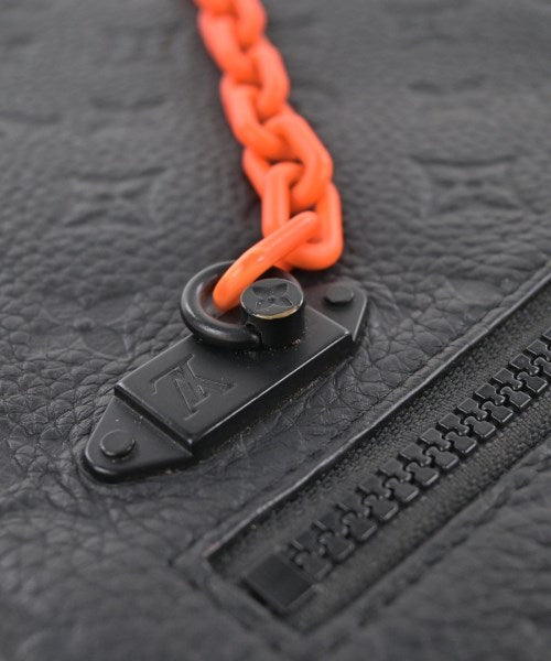 LOUIS VUITTON คลัตช์
