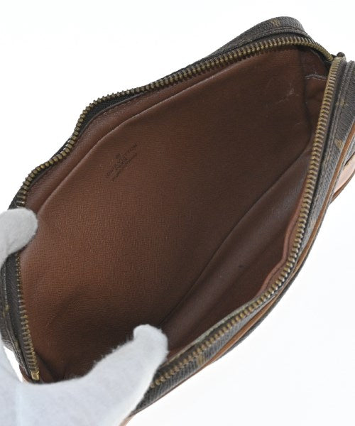LOUIS VUITTON คลัตช์