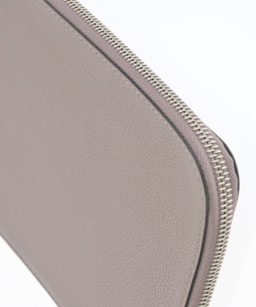 LOUIS VUITTON คลัตช์