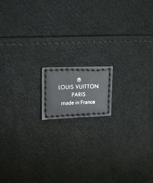 LOUIS VUITTON คลัตช์