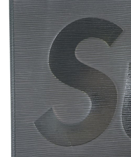 LOUIS VUITTON คลัตช์