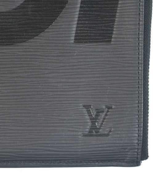 LOUIS VUITTON คลัตช์
