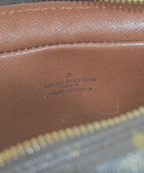 LOUIS VUITTON คลัตช์