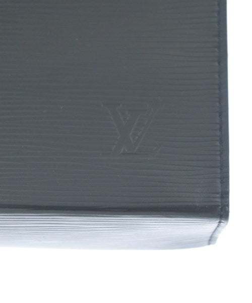LOUIS VUITTON คลัตช์