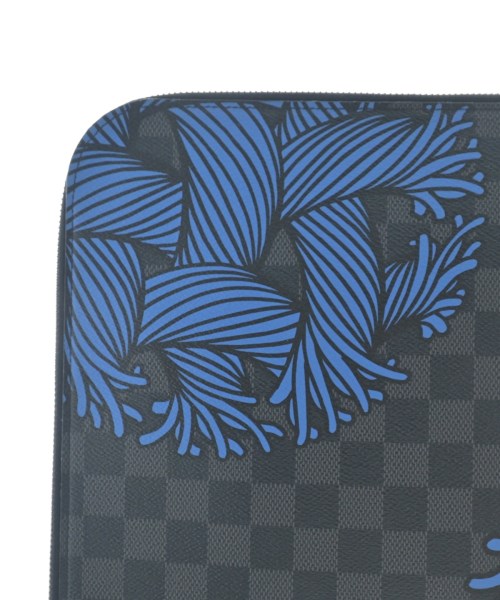 LOUIS VUITTON คลัตช์