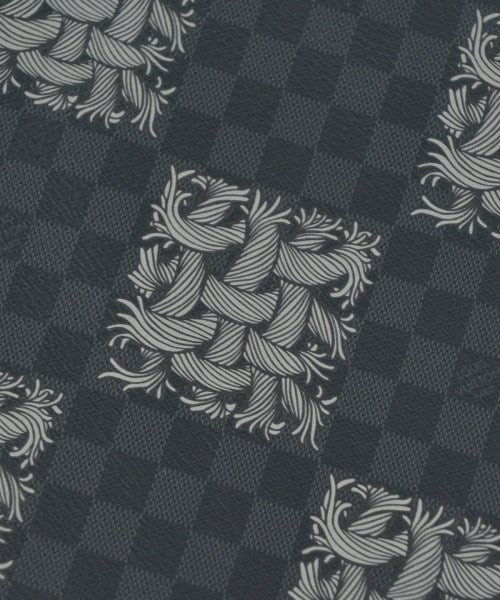 LOUIS VUITTON คลัตช์