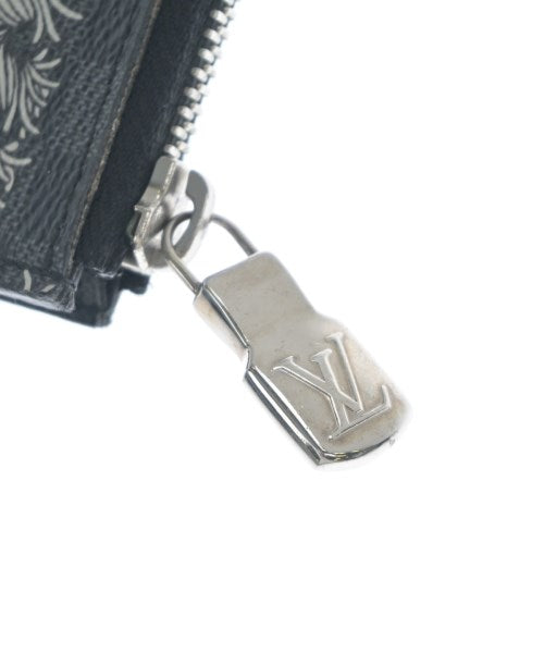 LOUIS VUITTON คลัตช์