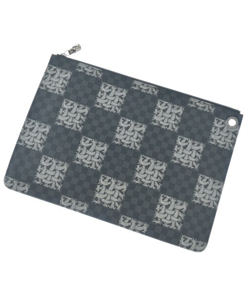 LOUIS VUITTON คลัตช์
