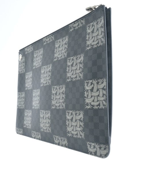 LOUIS VUITTON คลัตช์