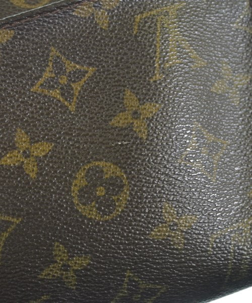 LOUIS VUITTON คลัตช์