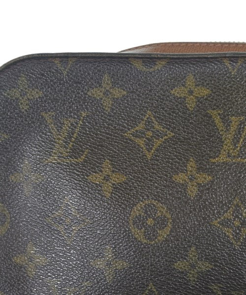 LOUIS VUITTON คลัตช์