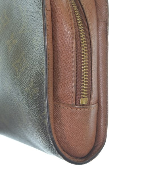 LOUIS VUITTON คลัตช์