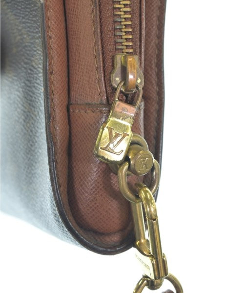 LOUIS VUITTON คลัตช์