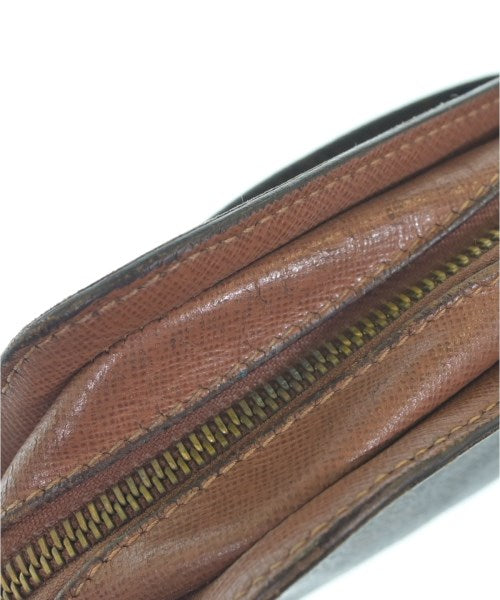 LOUIS VUITTON คลัตช์