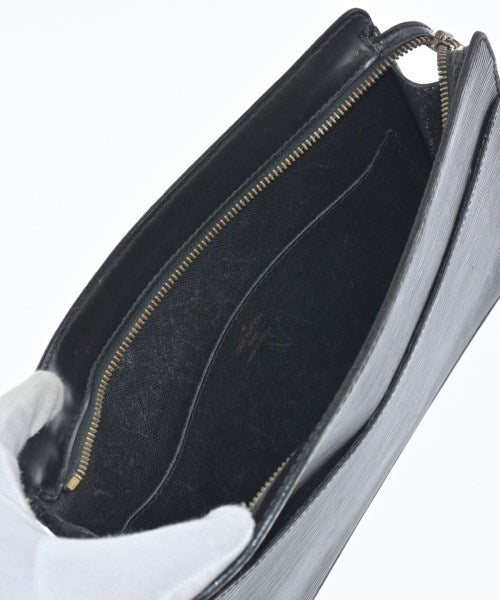 LOUIS VUITTON คลัตช์