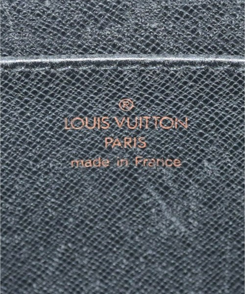 LOUIS VUITTON คลัตช์