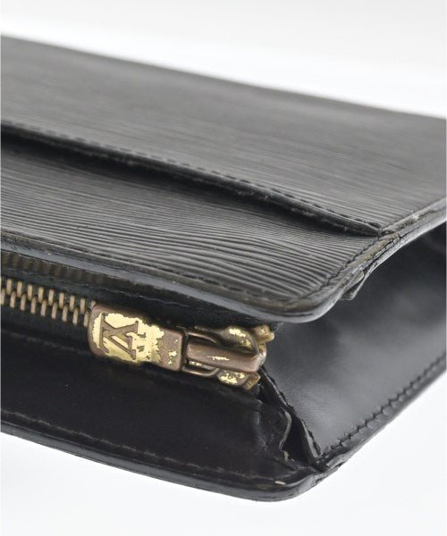 LOUIS VUITTON คลัตช์