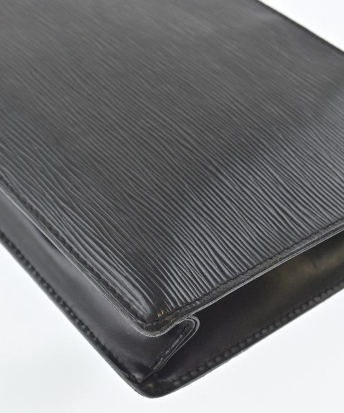 LOUIS VUITTON คลัตช์