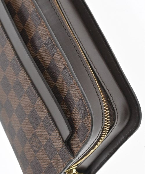 LOUIS VUITTON คลัตช์