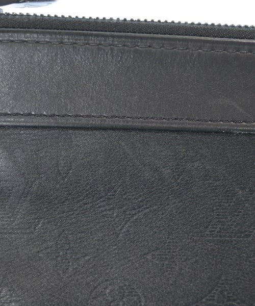 LOUIS VUITTON คลัตช์