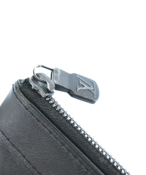 LOUIS VUITTON คลัตช์