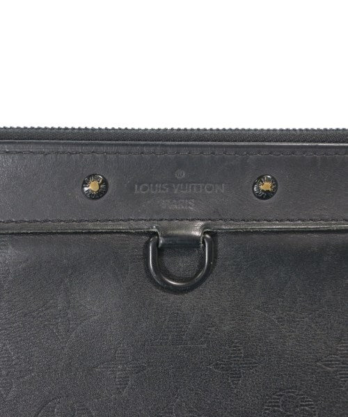 LOUIS VUITTON คลัตช์