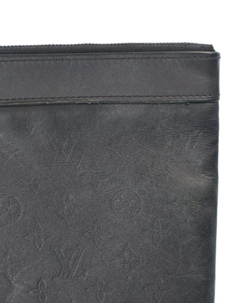 LOUIS VUITTON คลัตช์