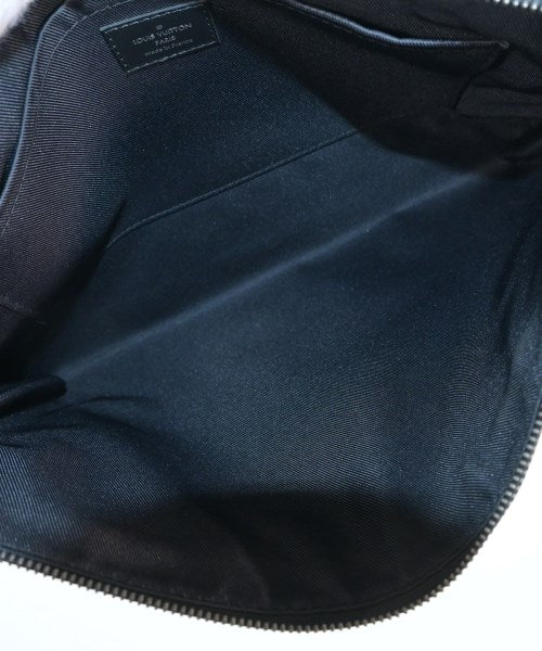 LOUIS VUITTON คลัตช์