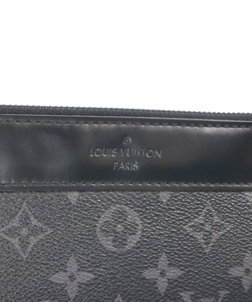 LOUIS VUITTON คลัตช์