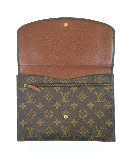 LOUIS VUITTON คลัตช์