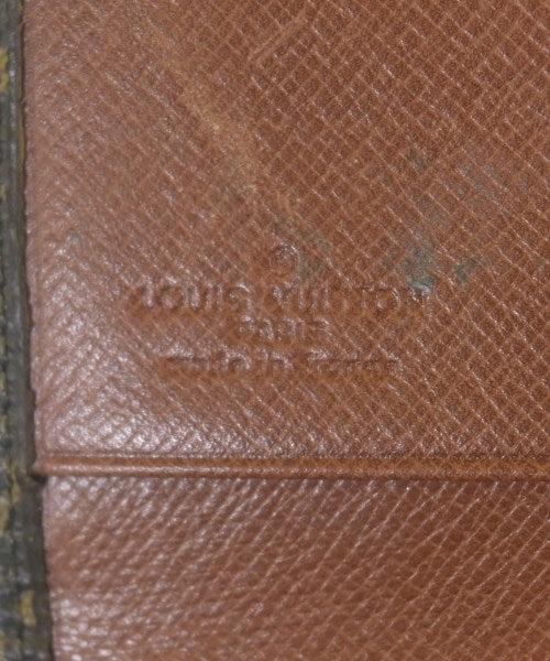 LOUIS VUITTON คลัตช์