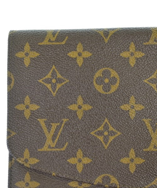 LOUIS VUITTON คลัตช์