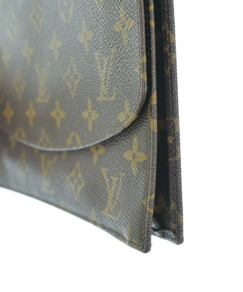 LOUIS VUITTON คลัตช์