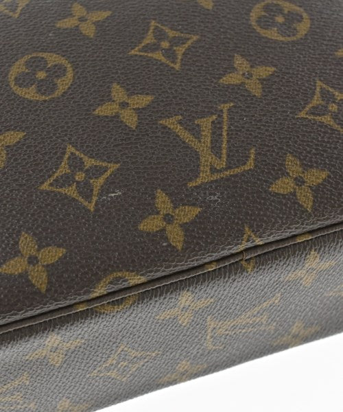 LOUIS VUITTON คลัตช์