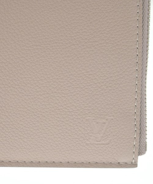 LOUIS VUITTON คลัตช์