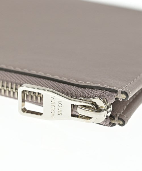 LOUIS VUITTON คลัตช์