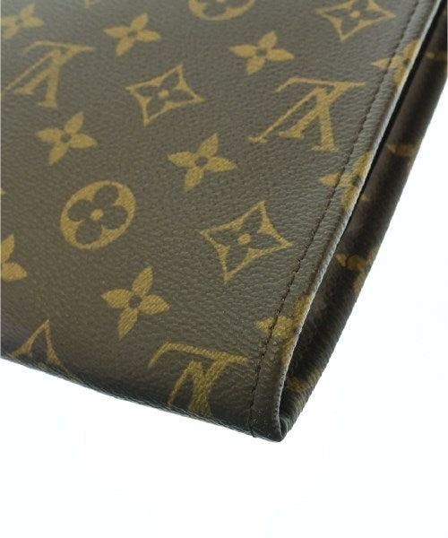 LOUIS VUITTON คลัตช์