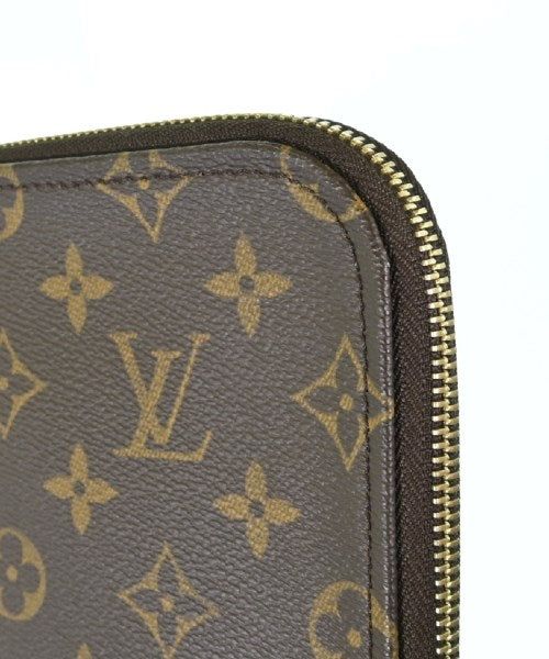 LOUIS VUITTON คลัตช์