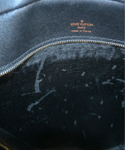 LOUIS VUITTON คลัตช์