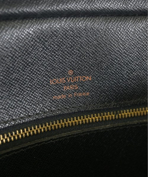 LOUIS VUITTON คลัตช์